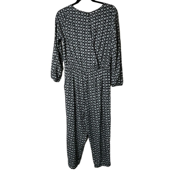 OLD NAVY 100% Rayon Black and White Jumpsuit Crossover Back Side Slash Pockets M - Picture 3 of 10